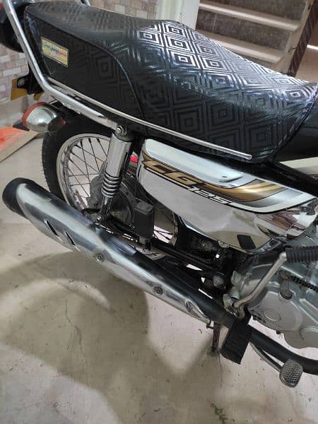 Honda CG 125 Self Start 5 gear special edition 4