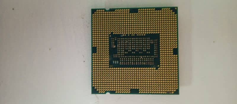 INTEL R CORE i5 processor chip . 1