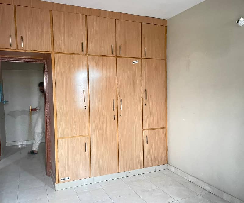 LEASED 3 BEDROOMS 2 WASHROOM 4TH FLOOR FLAT NEAR AKHTER EYE HOSPITAL 1