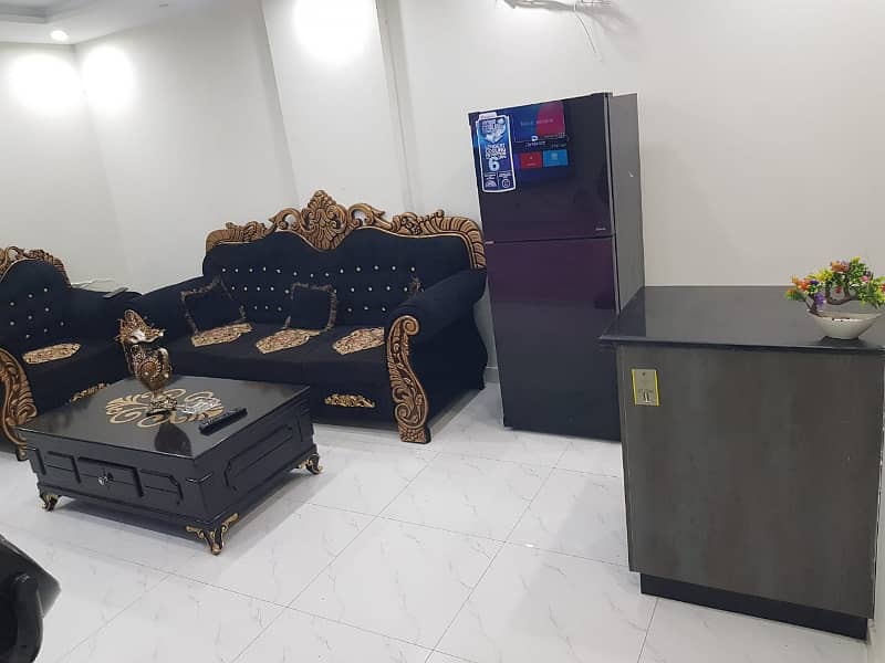 Furnish laxry apartment bahria town lahore par day weekly available for rent 2