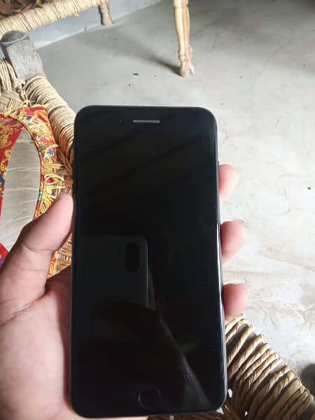 I PHONE 8 PLUS hy. 4/128 GB MEMORY hy . 81 Health Hy . Black Colour Hy 2