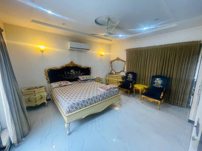 Well Maintained 1 Kanal Lavish Bungalow for Sale in DHA Phase 4 32