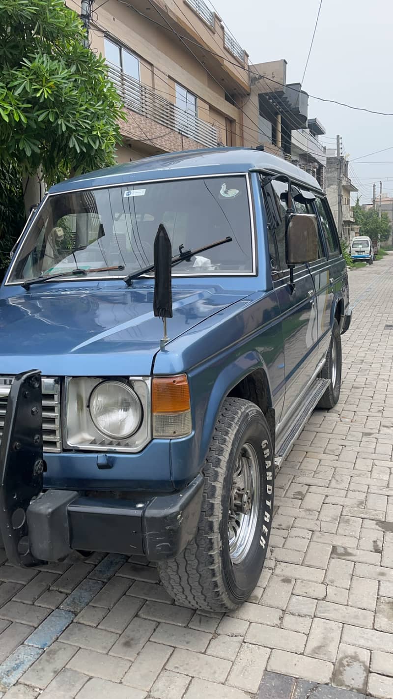 Mitsubishi Pajero 1990 5 door 0