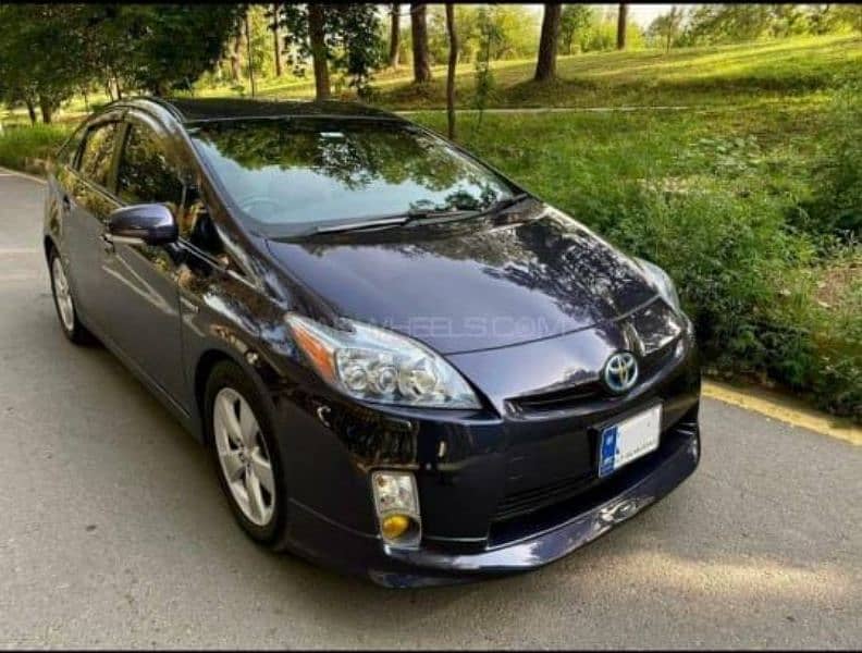 Toyota Prius 2011 1