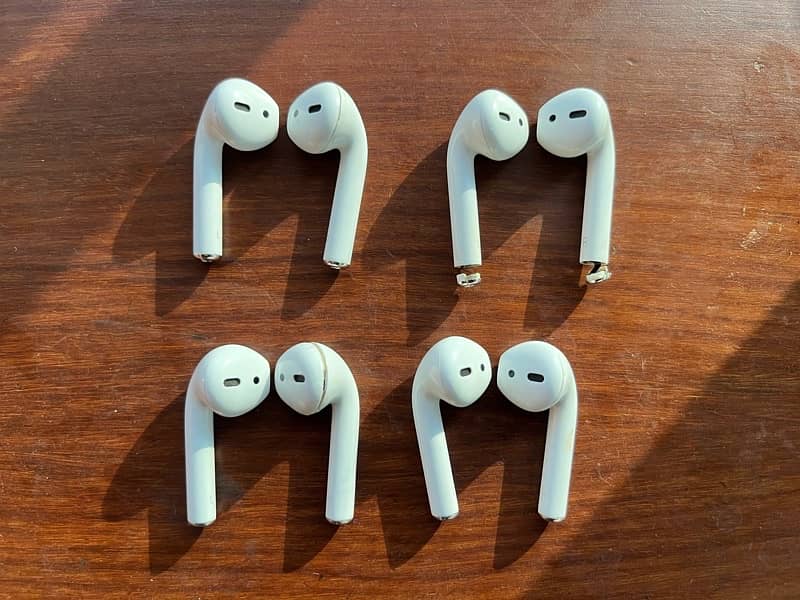 Apple AirPods - 1st/2nd Generation (Left/Right AirPod Sides) 1