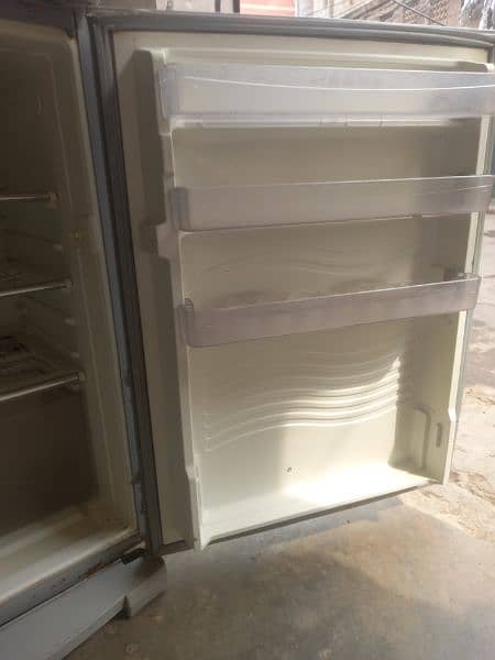 Dawlance fridge medium size 4