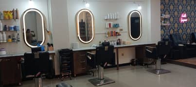 ladies beauty salon / beauty parlor / salon for sale