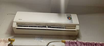 Gree Split AC 1 Ton Right Site Leek Hai 2 Year Used Hai 0