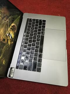 MacBook pro core i7, 2018 15 inch 16-1TB