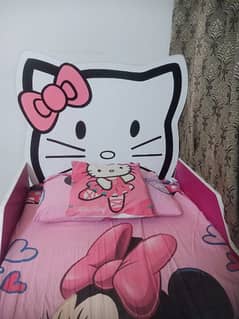 Girl Kitty bed set almost new 0