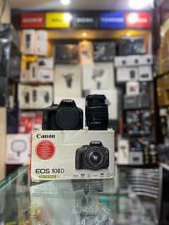 Canon 100d with kit lens (0303-5614320)