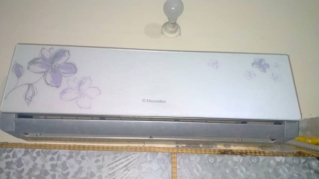 1.5 Ton Electrolux Non-Invertoer AC For Sale 0