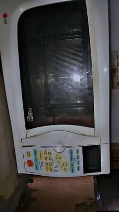 Microwave Oven of L G brand Korean  argent selling.