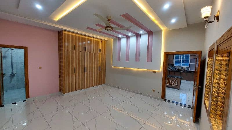 Luxurious Brand New Double Storey House 10