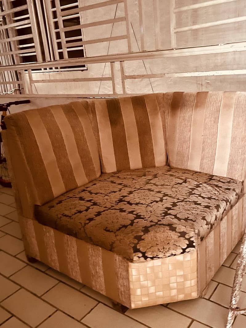 6 seater used sofa for sale (3-2-1) at throwaway price 2