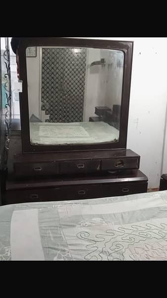 Bed set with dressing and side tables 1