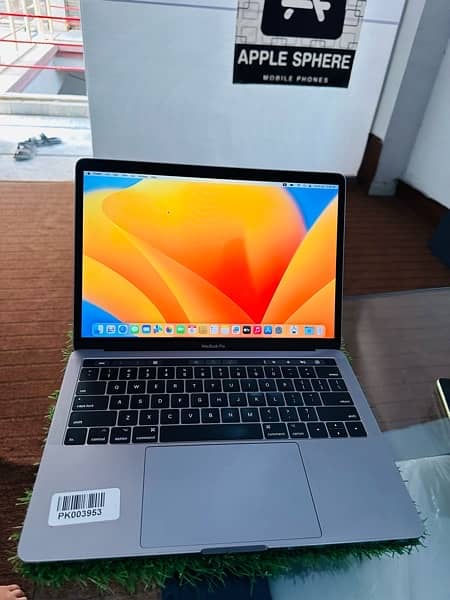 MacBook pro 2017 16GB RAM 256SSD 4