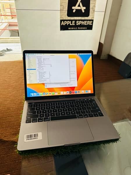 MacBook pro 2017 16GB RAM 256SSD 6