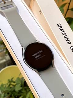 Samsung Galaxy Watch 4 Silver 0