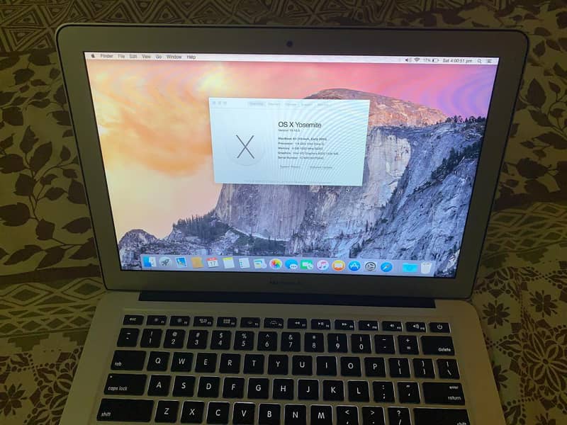 MacBook Air 13" (Early 2015) - Intel Core i5, 4GB RAM, 128GB SSD 10