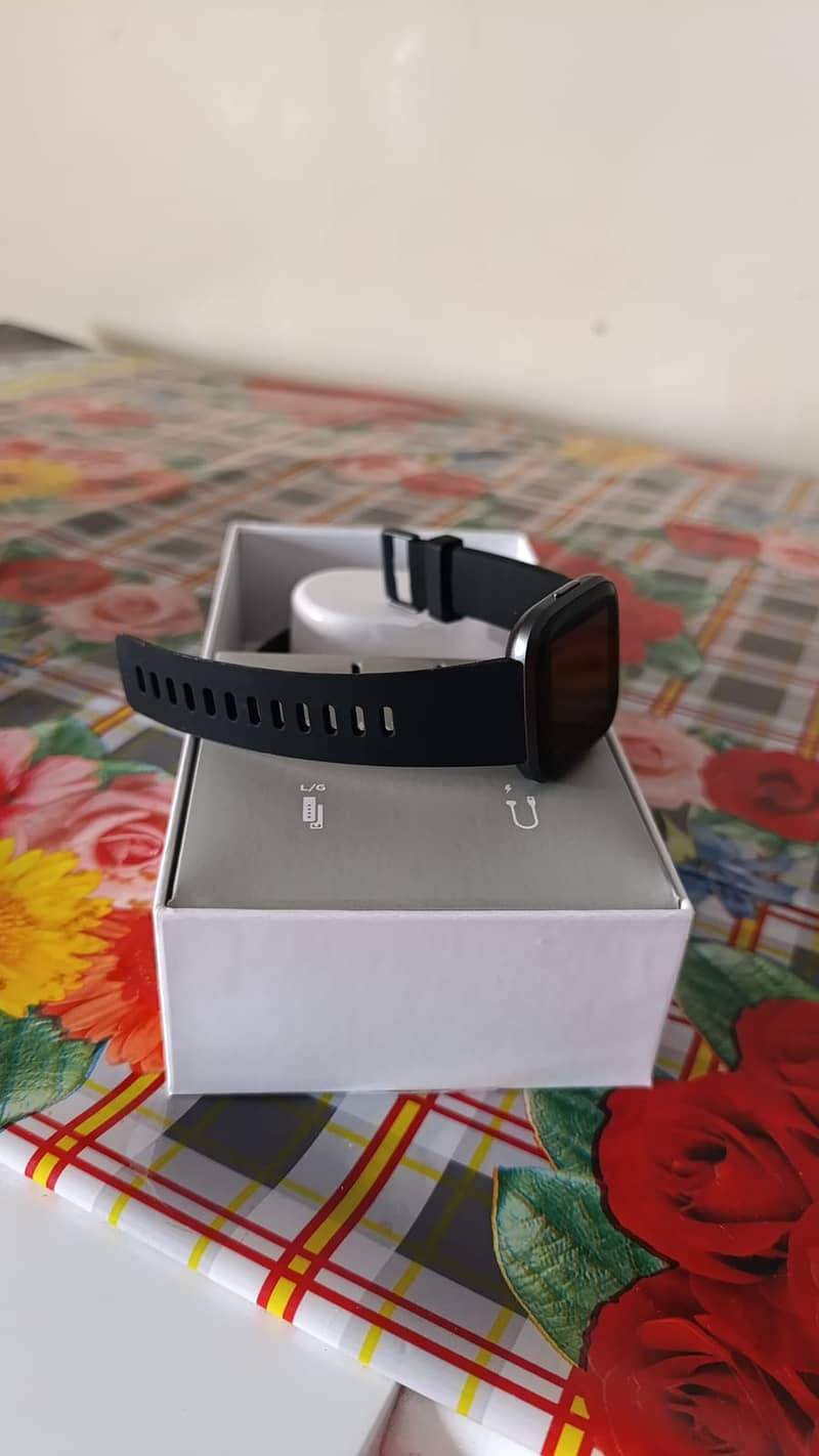 FITBIT Versa 2 with Amazon Alexa 1