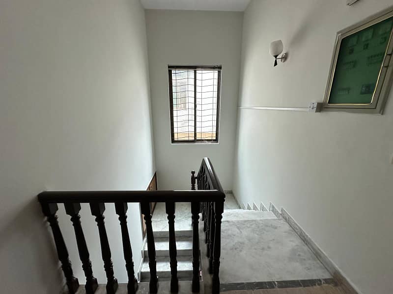 15 MARLA BEAUTIFUL HOUSE AVAILABLE FOR RENT IN GULBERG 3 6