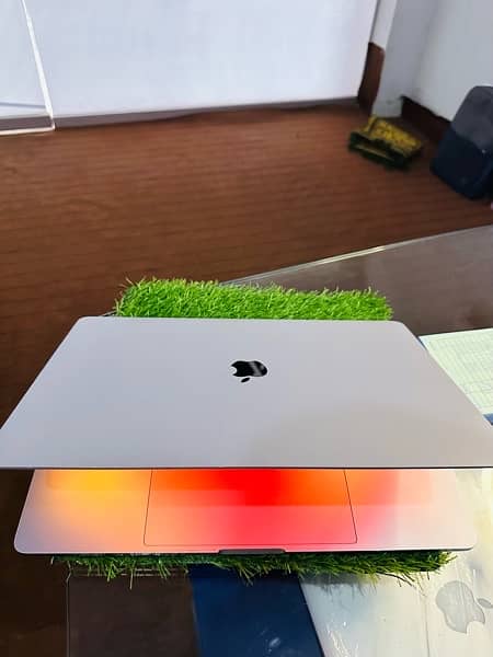 MacBook pro 2017 16/512 Core i7 3