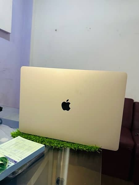 MacBook pro 2017 16/512 Core i7 10