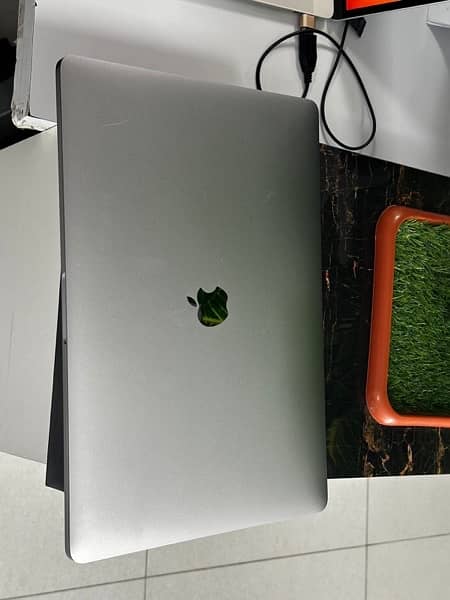 Apple MacBook 2017 17” 4