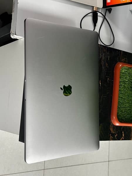 Apple MacBook 2017 17” 5