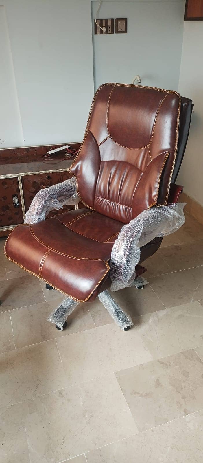 Executive chair  - office chair/visitor chair Revolving chair for sale 2