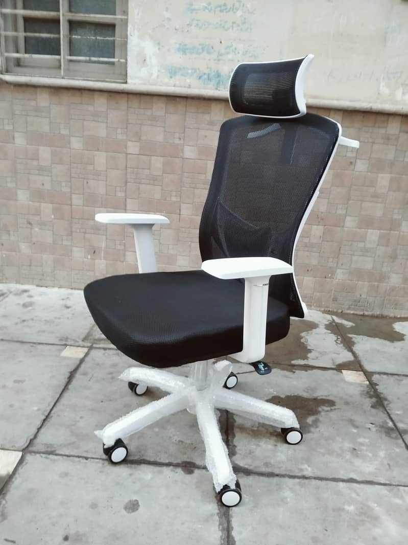 office chairs / Gaming chair / new office furniture for sale in karach 9