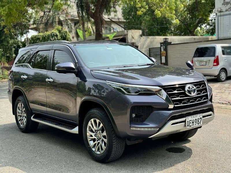 Toyota Fortuner V 2021 new shape 2