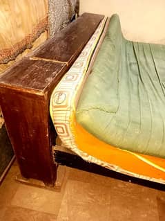 used wooden bed 0