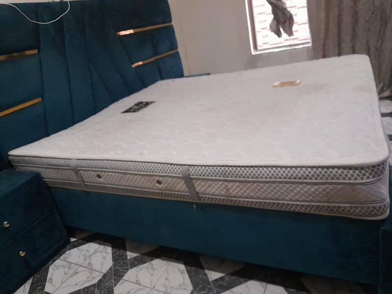 bedset with 2 side tables in new condition available 5