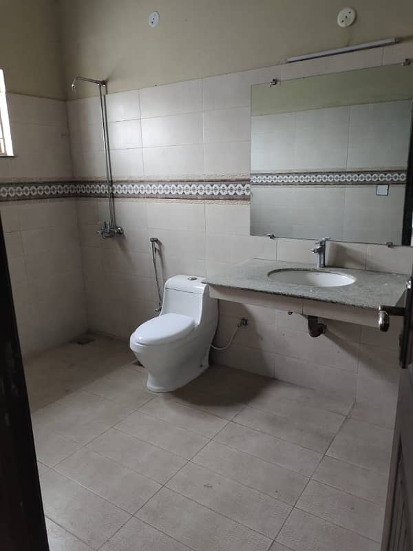 Prime location 1 Kanal Upper Portion For Rent In Fazaia Society 4