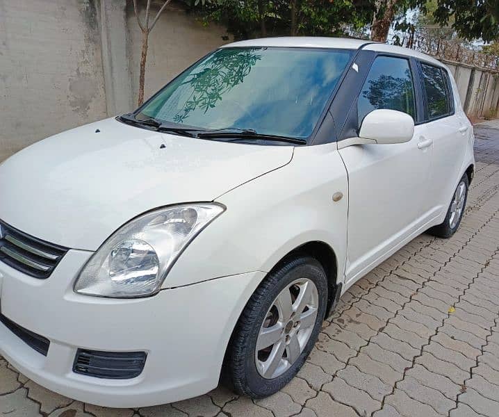 Suzuki Swift 19 auto 1