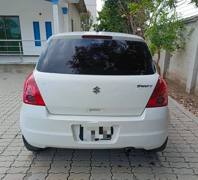 Suzuki Swift 19 auto 6