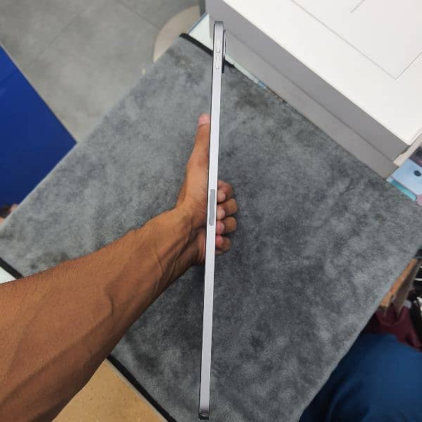 Apple iPad Pro 12.9-inch (6th Gen) Wi-Fi 256GB - Space Gray 2