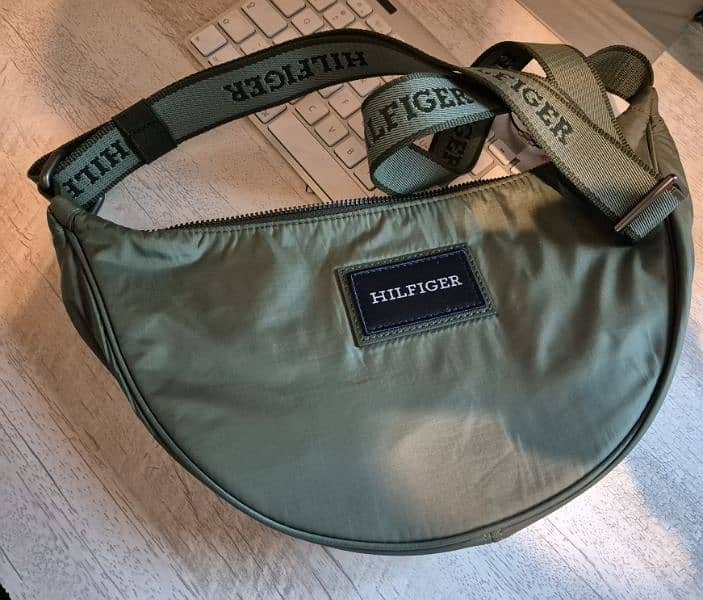 Tommy Hilfiger crossbody Bag 1