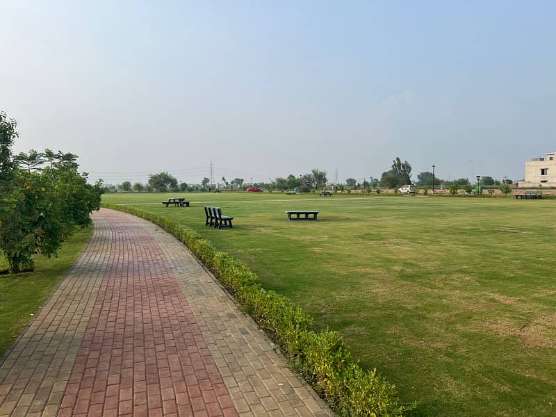 1 Kanal Facing Park Pair Plots 18