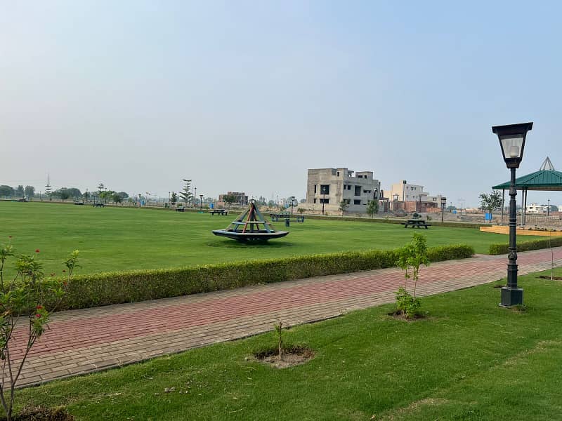 1 Kanal Plot Corner And Facing Park In Golf Sector 2