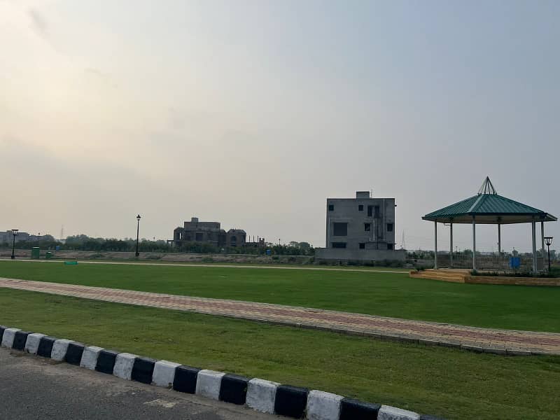 1 Kanal Plot Corner And Facing Park In Golf Sector 4