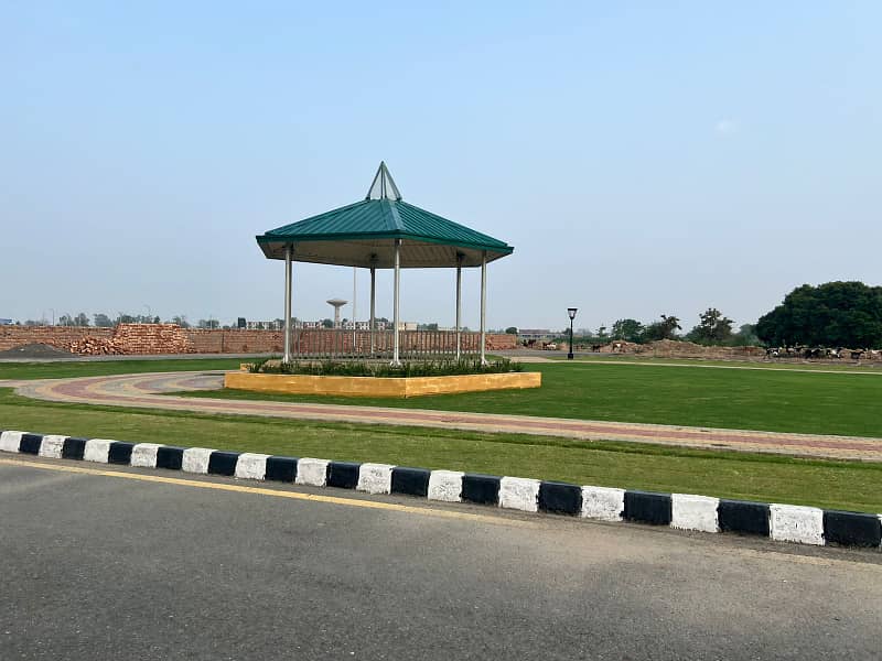 1 Kanal Plot Corner And Facing Park In Golf Sector 8