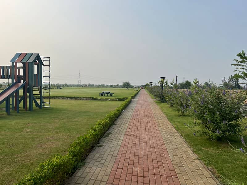 1 Kanal Plot Corner And Facing Park In Golf Sector 11