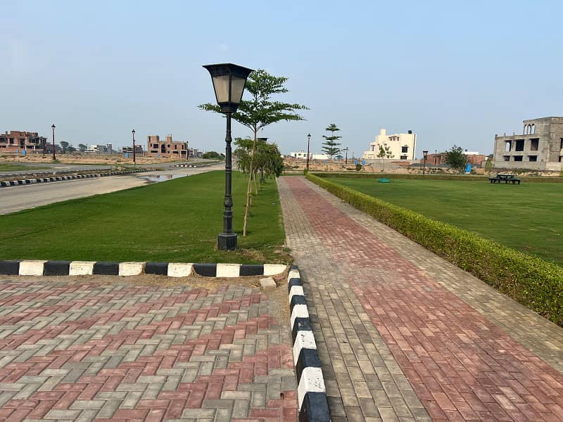 1 Kanal Plot Corner And Facing Park In Golf Sector 13