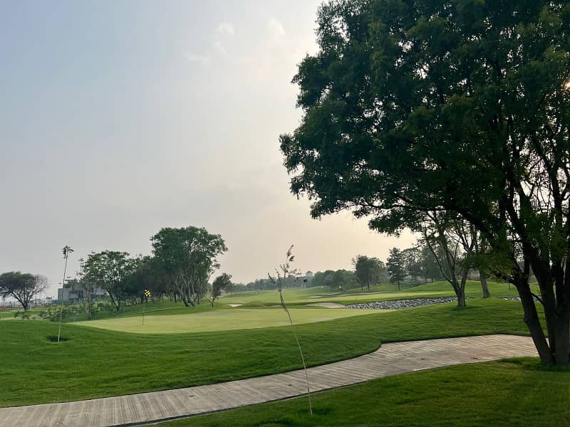 1 Kanal Plot Corner And Facing Park In Golf Sector 21