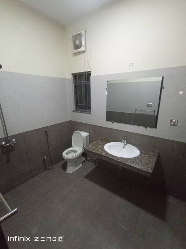 1 kanal upper portion available for rent with gass good location 5