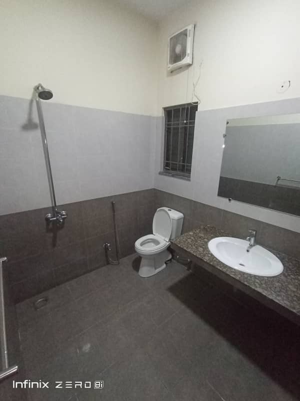 1 kanal upper portion available for rent with gass good location 6