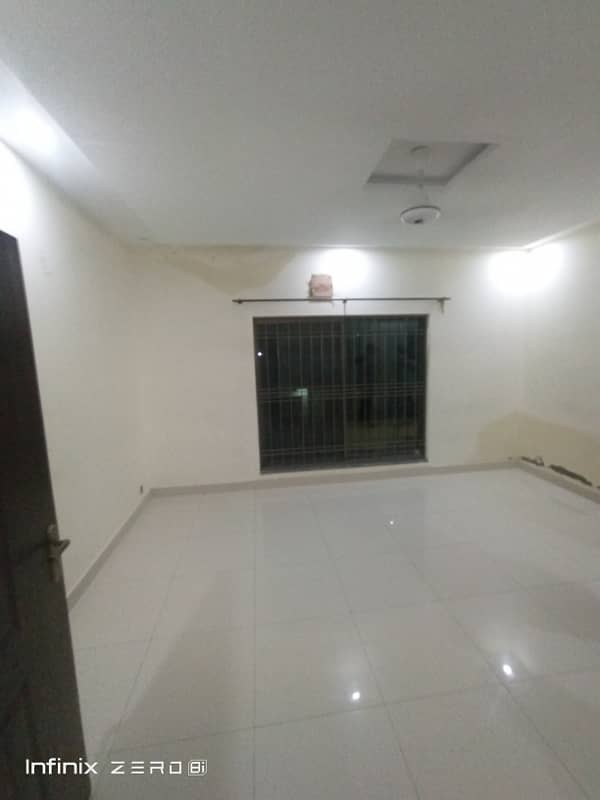 1 kanal upper portion available for rent with gass good location 9